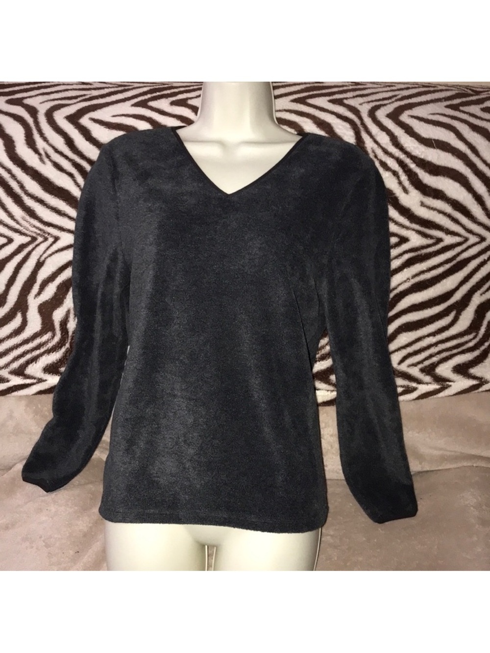 Old Navy outlet small Soft V-Neck Women's Sweater - Charcoal Gray